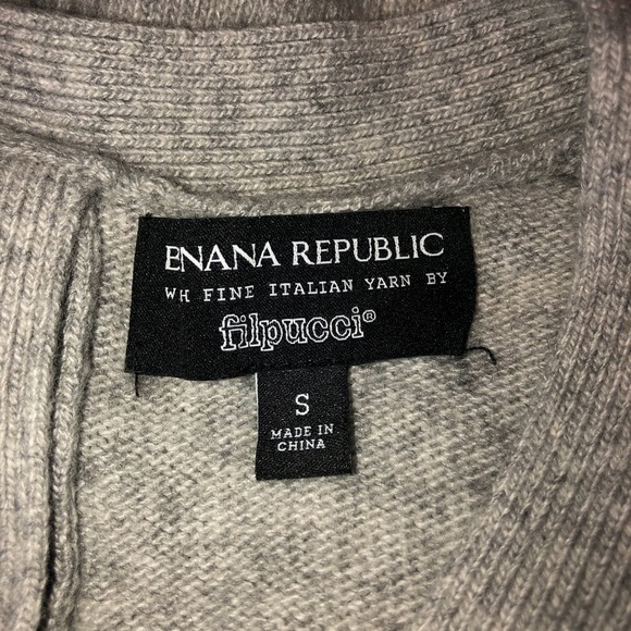 BANANA REPUBLIC Filpucci Merino Cashmere Blend V-Neck Back Buttons Sweater - Picture 5 of 9